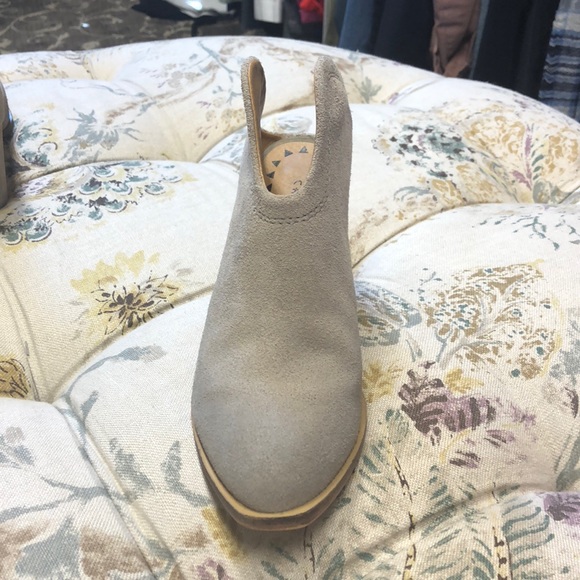 Chinese Laundry size 6 open back bootie - Picture 4 of 5